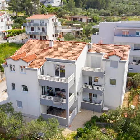 Appartement Uvalic A2 Trogir