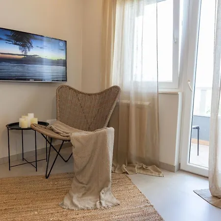 Uvalic A2 Apartamento Trogir